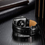 黑色扣環皮革錶帶，適用於 Apple Watch Ultra 49mm & Watch Ultra 2 49mm / Series 10 46mm / 9&8&7 45mm / SE 3&SE 2&6&SE&5&4 44mm / 3&2&1 42mm，適用於 Apple Watch Ultra 49mm / Series 8&7 45mm / SE 2&6&SE&5&4 44mm / 3&2&1 42mm