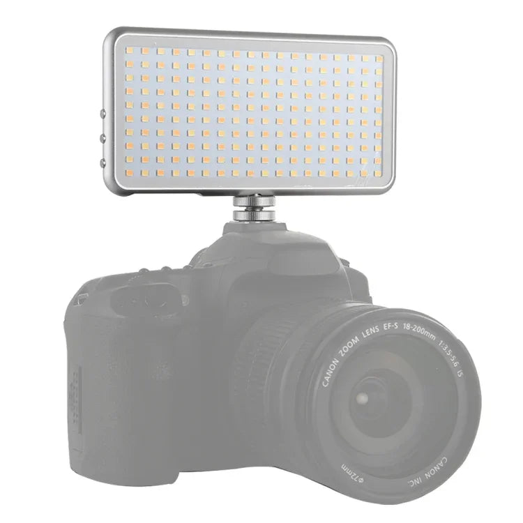 LED011S 口袋型 180 顆 LED 專業 Vlogging 攝影錄影及攝影棚燈，配備 OLED 顯示屏及冷靴轉接座，適用 Canon / Nikon DSLR 相機，180 顆 LED