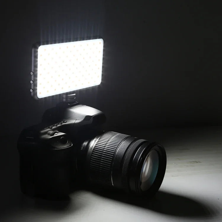 LED011S 口袋型 180 顆 LED 專業 Vlogging 攝影錄影及攝影棚燈，配備 OLED 顯示屏及冷靴轉接座，適用 Canon / Nikon DSLR 相機，180 顆 LED