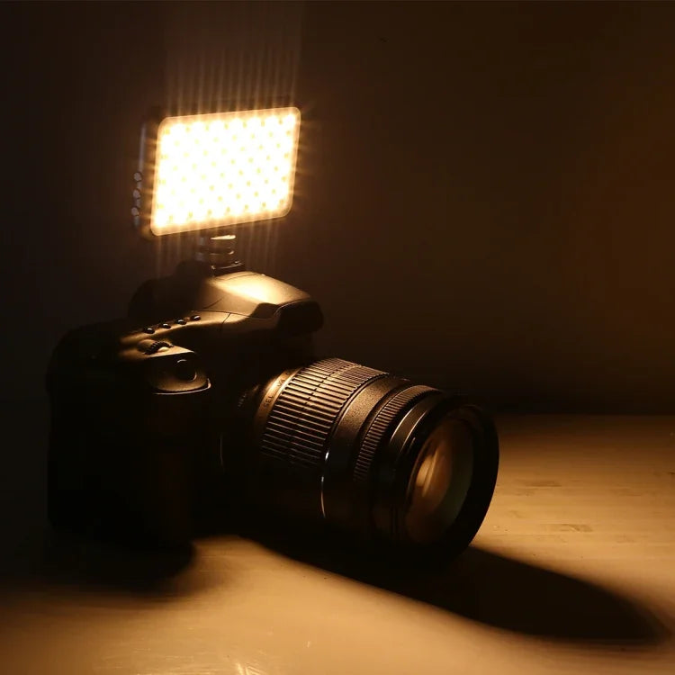 LED-013 口袋型 112 顆 LED 專業 Vlogging 攝影錄影及攝影棚燈，配備 OLED 顯示屏及冷靴轉接座，適用 Canon / Nikon DSLR 相機，112 顆 LED