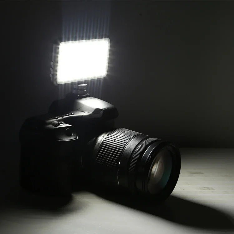 LED-013 口袋型 112 顆 LED 專業 Vlogging 攝影錄影及攝影棚燈，配備 OLED 顯示屏及冷靴轉接座，適用 Canon / Nikon DSLR 相機，112 顆 LED