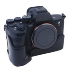 1/4 吋螺紋 PU 皮革相機半包覆底座，適用於 Sony A7 IV，適用於 Sony A7 IV