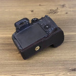 適用 Canon EOS R7 1/4 吋螺紋 PU 皮革相機半套底座，適用 Canon EOS R7