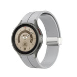 摺疊銀色扣環矽膠錶帶，適用於 Samsung Galaxy Watch5 40&44mm / Pro 45mm