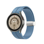 摺疊銀色扣環矽膠錶帶，適用於 Samsung Galaxy Watch5 40&44mm / Pro 45mm