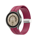 摺疊銀色扣環矽膠錶帶，適用於 Samsung Galaxy Watch5 40&44mm / Pro 45mm