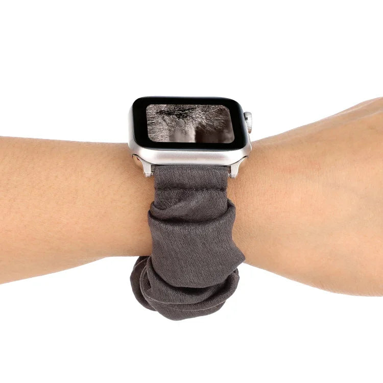 布料＋不鏽鋼髮圈錶帶，適用於 Apple Watch Series 7 41mm / 6 & SE & 5 & 4 40mm / 3 & 2 & 1 38mm，適用於 Apple Watch Series 7 45mm / 6 & SE & 5 & 4 44mm / 3 & 2 & 1 42mm，適用於 Apple Watch Series 8&7 41mm / SE 2&6&SE&5&4 40mm / 3&2&1 38mm