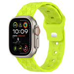 足球紋理矽膠錶帶，適用於 Apple Watch Ultra 2 49mm，適用於 Apple Watch 9 45mm，適用於 Apple Watch 9 41mm，適用於 Apple Watch Ultra 49mm