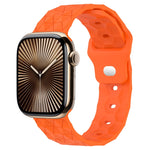 足球紋理矽膠錶帶，適用於 Apple Watch Series 10 46mm，適用於 Apple Watch Series 10 42mm，適用於 Apple Watch SE 2023 44mm，適用於 Apple Watch SE 2023 40mm