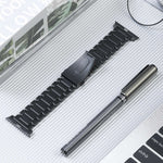 五珠鈦鋼錶帶，適用於 Apple Watch Ultra 49mm，適用於 Apple Watch SE 2023 44mm，適用於 Apple Watch SE 2023 40mm，適用於 Apple Watch Ultra 2 49mm，適用於 Apple Watch Series 9 45mm，適用於 Apple Watch SE 2022 40mm，適用於 Apple Watch SE 2022 44mm