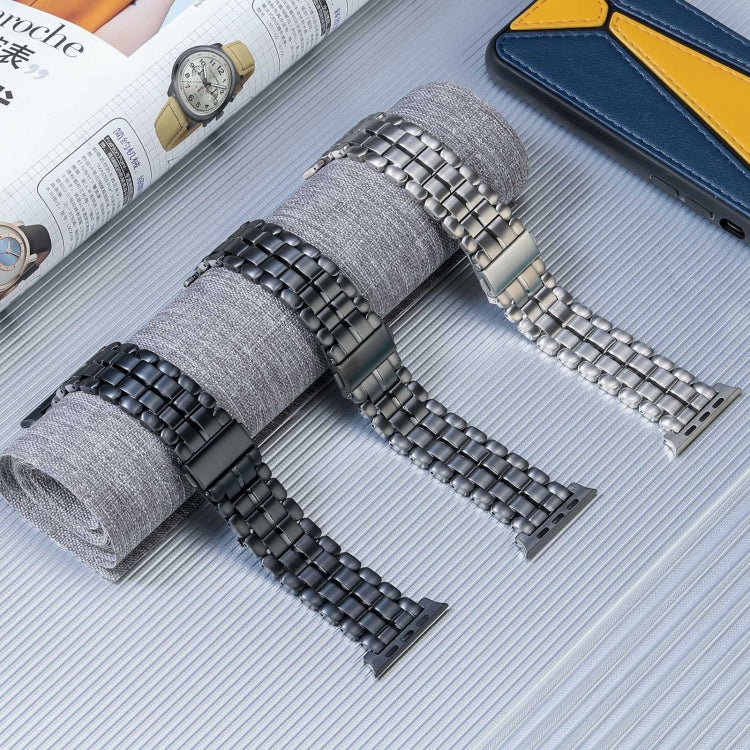 五珠鈦鋼錶帶，適用於 Apple Watch Ultra 49mm，適用於 Apple Watch SE 2023 44mm，適用於 Apple Watch SE 2023 40mm，適用於 Apple Watch Ultra 2 49mm，適用於 Apple Watch Series 9 45mm，適用於 Apple Watch SE 2022 40mm，適用於 Apple Watch SE 2022 44mm