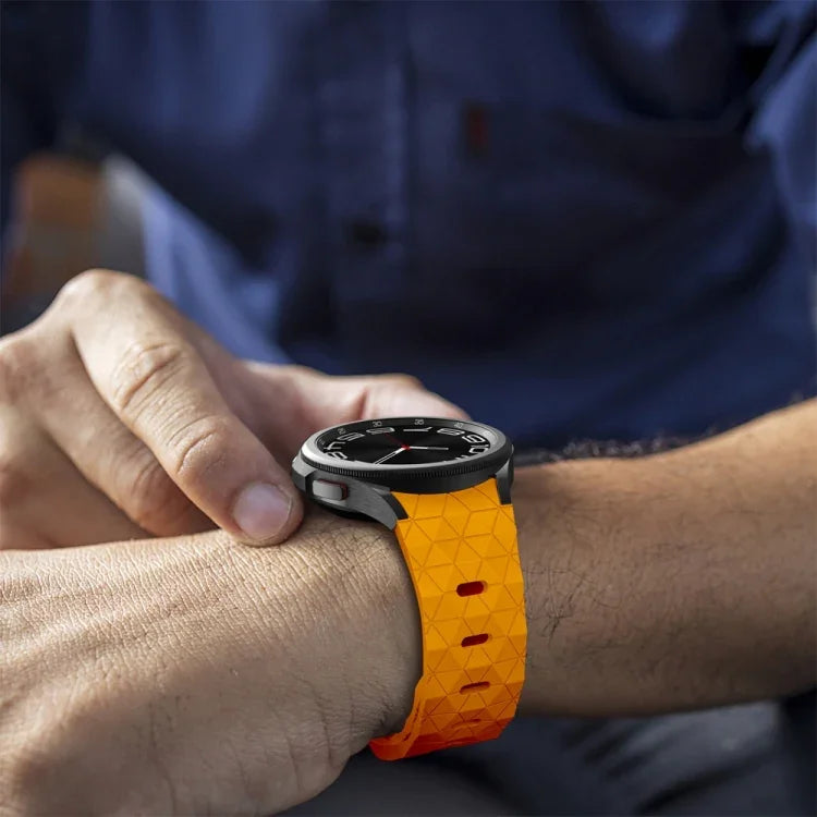 足球圖案反扣矽膠錶帶，適用於 Samsung Galaxy Watch 6 / 6 Classic