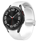 磁吸銀色扣頭皮革矽膠錶帶，適用於 Samsung Galaxy Watch 6