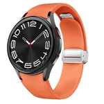 磁吸銀色扣頭皮革矽膠錶帶，適用於 Samsung Galaxy Watch 6