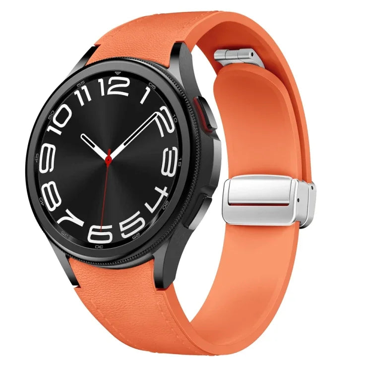 磁吸銀色扣頭皮革矽膠錶帶，適用於 Samsung Galaxy Watch 6