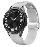 磁吸銀色扣頭皮革矽膠錶帶，適用於 Samsung Galaxy Watch 6