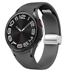 磁吸銀色扣頭皮革矽膠錶帶，適用於 Samsung Galaxy Watch 6