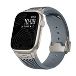 直紋鈦合金扣彈性矽膠錶帶，適用於 Apple Watch SE 44毫米，Apple Watch Series 6 44毫米，Apple Watch Series 5 44毫米，Apple Watch Series 4 44毫米，Apple Watch Series 3 42毫米，Apple Watch Series 2 42毫米
