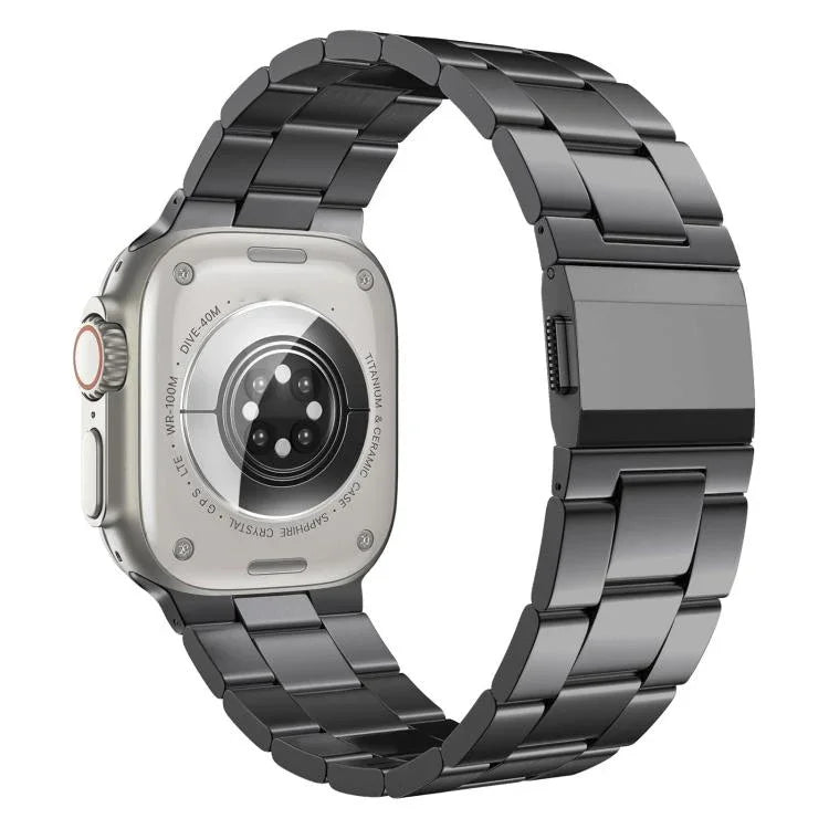 Norman 錶扣三節不鏽鋼錶帶，適用於 Apple Watch 46mm / 49mm / 45mm / 44mm