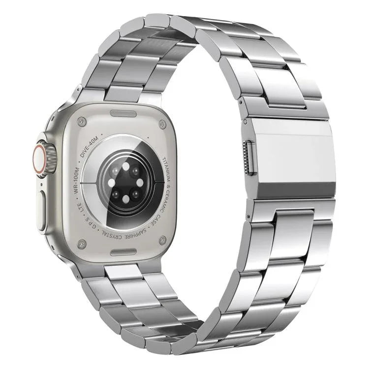 Norman 錶扣三節不鏽鋼錶帶，適用於 Apple Watch 46mm / 49mm / 45mm / 44mm