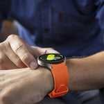 銀色針扣皮革矽膠錶帶，適用於 Samsung Galaxy Watch 7 / 6 / 5 / 4