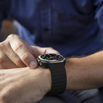 適用於 Samsung Galaxy Watch8 Classic 46mm / Watch8 44mm / 40mm xDfind 波浪紋縫線矽膠錶帶，L