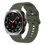 適用於 Samsung Galaxy Watch8 Classic 46mm / Watch8 44mm / 40mm xDfind 波浪紋縫線矽膠錶帶，L