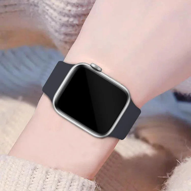 蝴蝶扣矽膠錶帶，附整合式PC保護蓋，適用於Apple Watch系列44mm、Apple Watch系列40mm、Apple Watch系列10 / 11 46mm、Apple Watch系列10 / 11 42mm、Apple Watch系列45mm