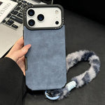 仿麂皮布料TPU手機殼附絲網印刷兔子絨繩，適用於 iPhone 17 Pro Max，適用於 iPhone 17 Pro，適用於 iPhone 17，適用於 iPhone 16 Pro Max，適用於 iPhone 16 Pro，適用於 iPhone 16，適用於 iPhone 15 Pro Max，適用於 iPhone 15 Pro