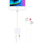 8 Pin 母頭 + 3.5mm 音頻母頭轉 8 Pin 公頭充電及聽音轉接器