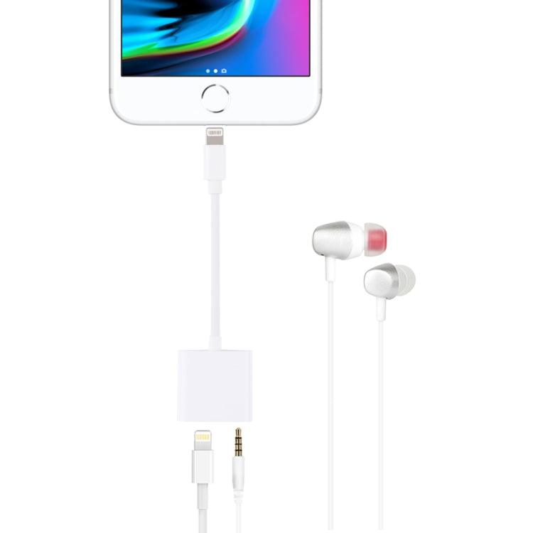8 Pin 母頭 + 3.5mm 音頻母頭轉 8 Pin 公頭充電及聽音轉接器