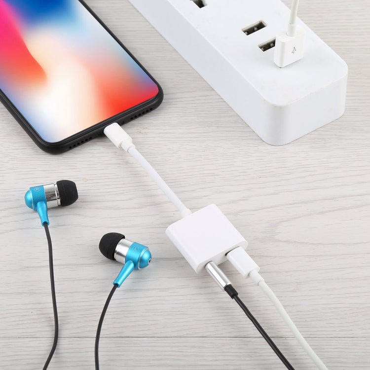 8 Pin 母頭 + 3.5mm 音頻母頭轉 8 Pin 公頭充電及聽音轉接器