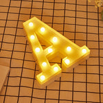 乾電池供電暖白色立式掛式 LED 節日燈，A，N，B，O，C，P，D，Q，E，R，F，G，T，U，V，I，W，J，K，X，L，M，Z