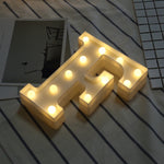 乾電池供電暖白色立式掛式 LED 節日燈，A，N，B，O，C，P，D，Q，E，R，F，G，T，U，V，I，W，J，K，X，L，M，Z