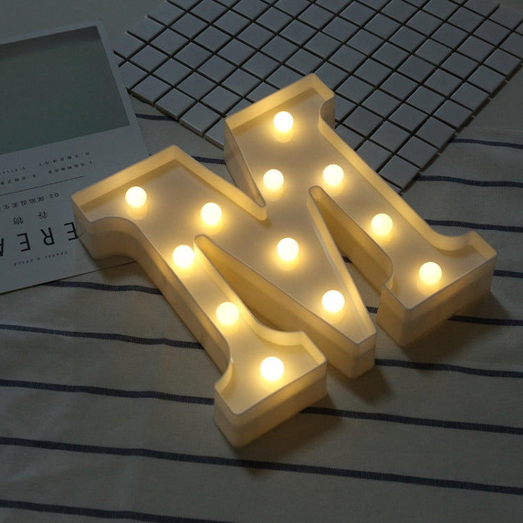 乾電池供電暖白色立式掛式 LED 節日燈，A，N，B，O，C，P，D，Q，E，R，F，G，T，U，V，I，W，J，K，X，L，M，Z