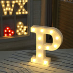 乾電池供電暖白色立式掛式 LED 節日燈，A，N，B，O，C，P，D，Q，E，R，F，G，T，U，V，I，W，J，K，X，L，M，Z