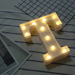 乾電池供電暖白色立式掛式 LED 節日燈，A，N，B，O，C，P，D，Q，E，R，F，G，T，U，V，I，W，J，K，X，L，M，Z