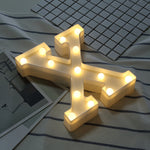 乾電池供電暖白色立式掛式 LED 節日燈，A，N，B，O，C，P，D，Q，E，R，F，G，T，U，V，I，W，J，K，X，L，M，Z