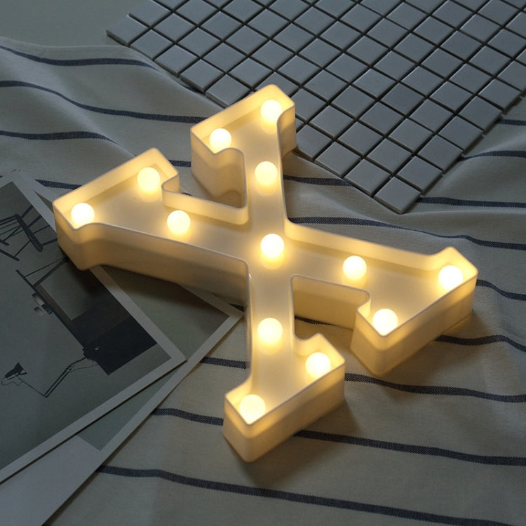 乾電池供電暖白色立式掛式 LED 節日燈，A，N，B，O，C，P，D，Q，E，R，F，G，T，U，V，I，W，J，K，X，L，M，Z