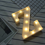 乾電池供電暖白色立式掛式 LED 節日燈，A，N，B，O，C，P，D，Q，E，R，F，G，T，U，V，I，W，J，K，X，L，M，Z