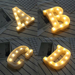 乾電池供電暖白色立式掛式 LED 節日燈，A，N，B，O，C，P，D，Q，E，R，F，G，T，U，V，I，W，J，K，X，L，M，Z