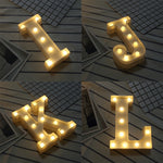 乾電池供電暖白色立式掛式 LED 節日燈，A，N，B，O，C，P，D，Q，E，R，F，G，T，U，V，I，W，J，K，X，L，M，Z