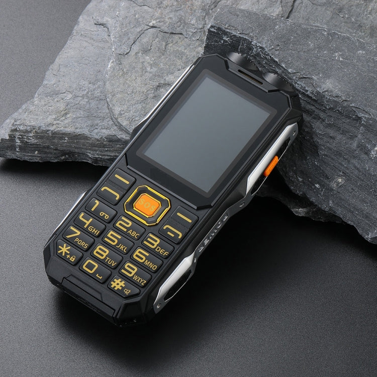 防水防震防塵，16800mAh 電池，2.4 吋，21 鍵，藍牙，LED 手電筒，FM，SOS，雙 SIM，網路：2G，Q8 2G