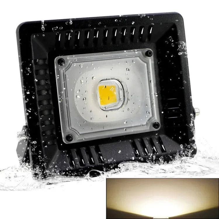 光通量：> 4000流明，功率因數 > 0.9，顯色指數 > 80，交流電90-140V，50W暖白光