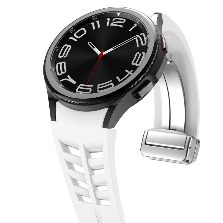 Richard 磁吸摺疊銀色錶扣矽膠錶帶，適用於 Samsung Galaxy Watch FE 40mm、Samsung Galaxy Watch 5 Pro 高爾夫版、Samsung Galaxy Watch 5 高爾夫版