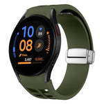 Richard 磁吸摺疊銀色錶扣矽膠錶帶，適用於 Samsung Galaxy Watch FE 40mm、Samsung Galaxy Watch 5 Pro 高爾夫版、Samsung Galaxy Watch 5 高爾夫版