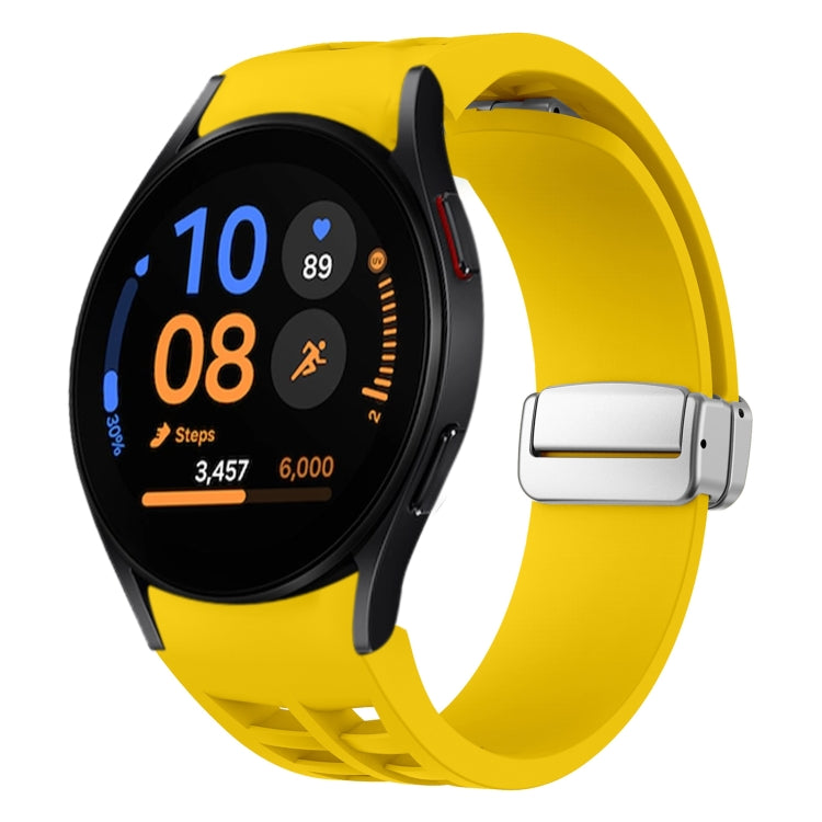 Richard 磁吸摺疊銀色錶扣矽膠錶帶，適用於 Samsung Galaxy Watch FE 40mm、Samsung Galaxy Watch 5 Pro 高爾夫版、Samsung Galaxy Watch 5 高爾夫版