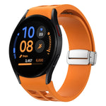 Richard 磁吸摺疊銀色錶扣矽膠錶帶，適用於 Samsung Galaxy Watch FE 40mm、Samsung Galaxy Watch 5 Pro 高爾夫版、Samsung Galaxy Watch 5 高爾夫版