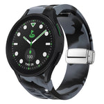 Richard 磁吸摺疊銀色錶扣矽膠錶帶，適用於 Samsung Galaxy Watch FE 40mm、Samsung Galaxy Watch 5 Pro 高爾夫版、Samsung Galaxy Watch 5 高爾夫版