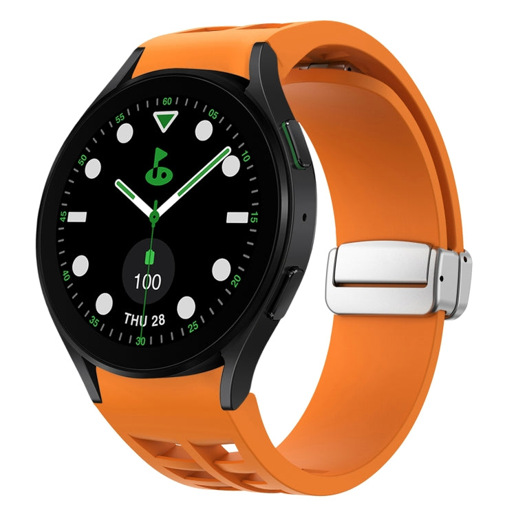 Richard 磁吸摺疊銀色錶扣矽膠錶帶，適用於 Samsung Galaxy Watch FE 40mm、Samsung Galaxy Watch 5 Pro 高爾夫版、Samsung Galaxy Watch 5 高爾夫版